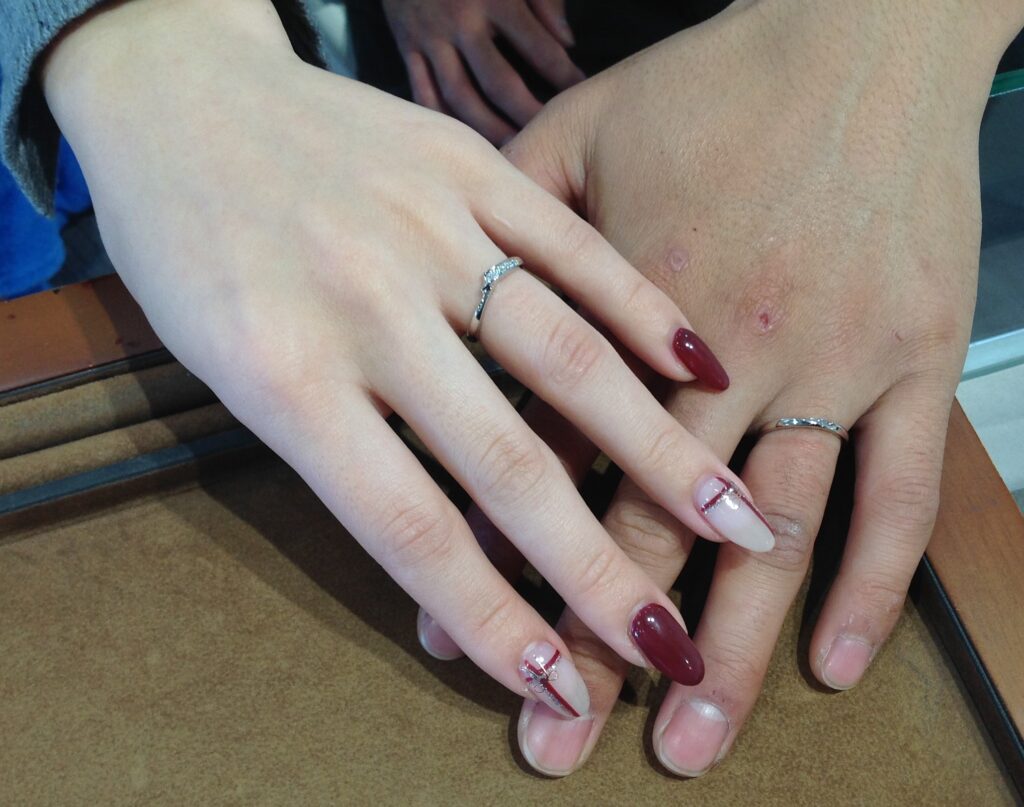 指輪を着けたお手元のお写真