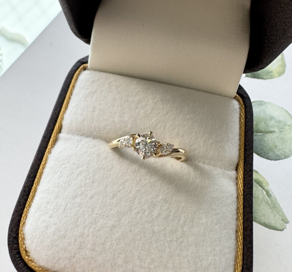 18金のエンゲージリング