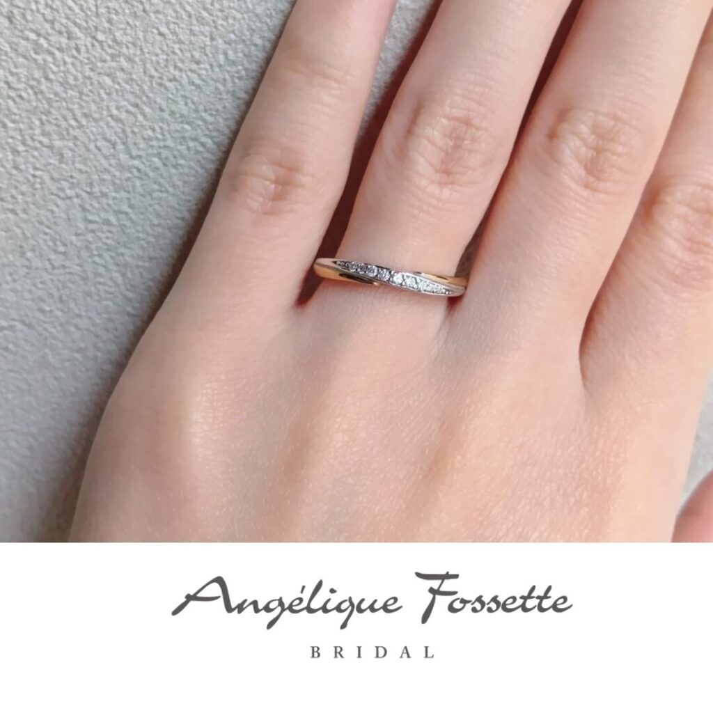 結婚指輪『クレィア』を着けた手元