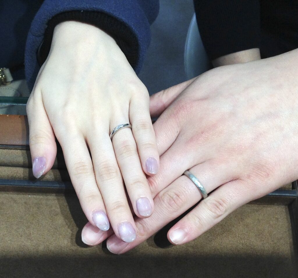 結婚指輪を着けたお手元のお写真