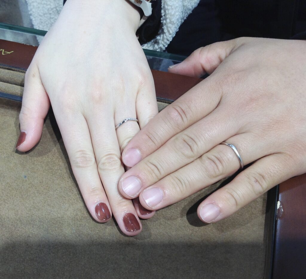 指輪を着けたお手元のお写真