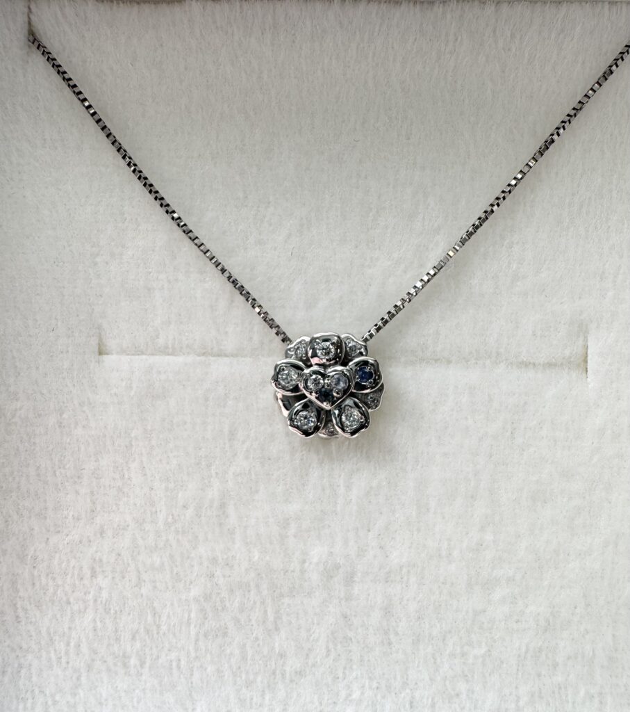 追加石留をしたペンダント