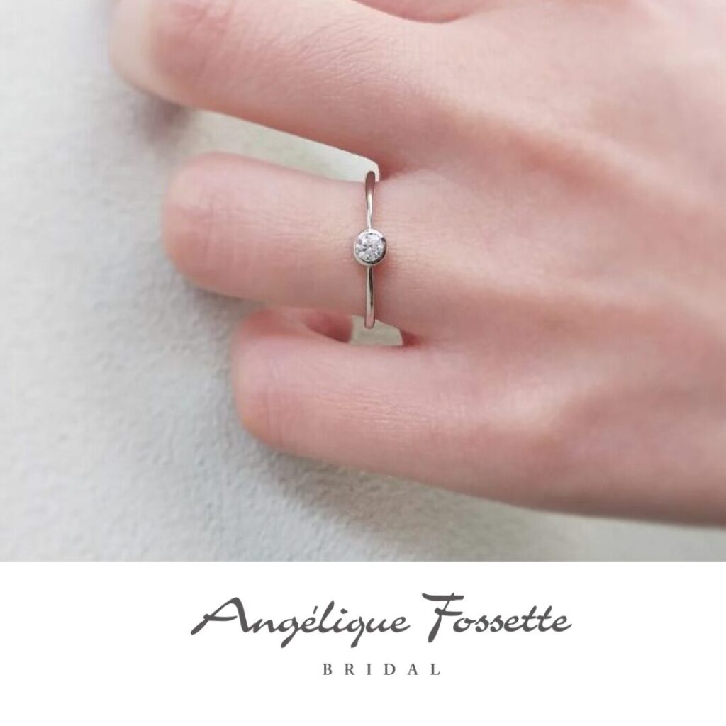 婚約指輪『ミラクル』を着けた手元