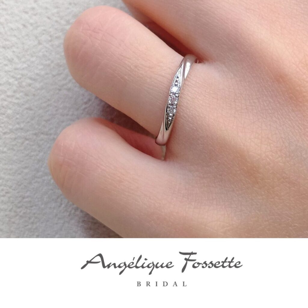 結婚指輪『シェリー』を着けた手元