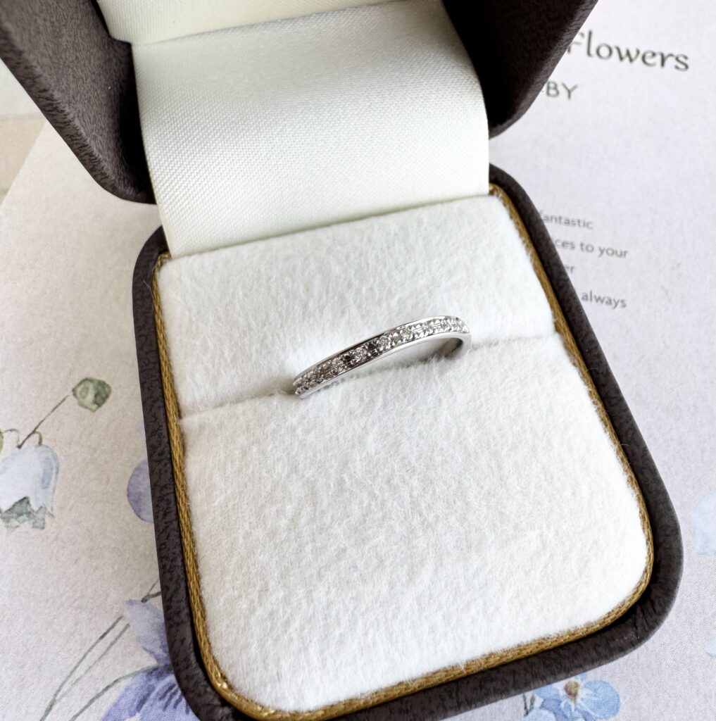 ケースに入った記念リング